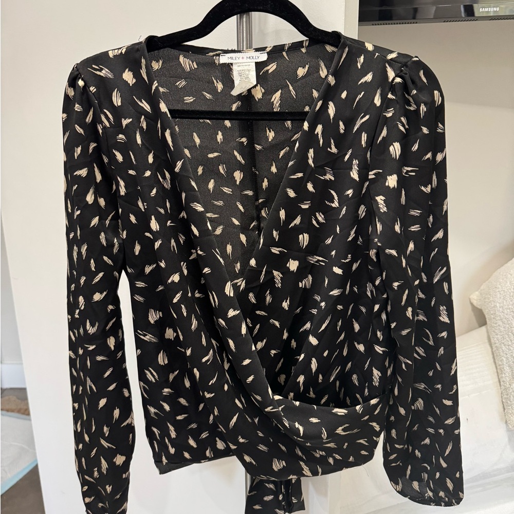 Stylish Black and White Feather Print Blouse